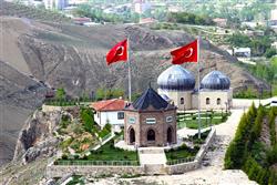 Hasan Gazi Türbesi ve Şehitlik Anıtı-Darende-Malatya
Foto:Sulejman Muratovic 